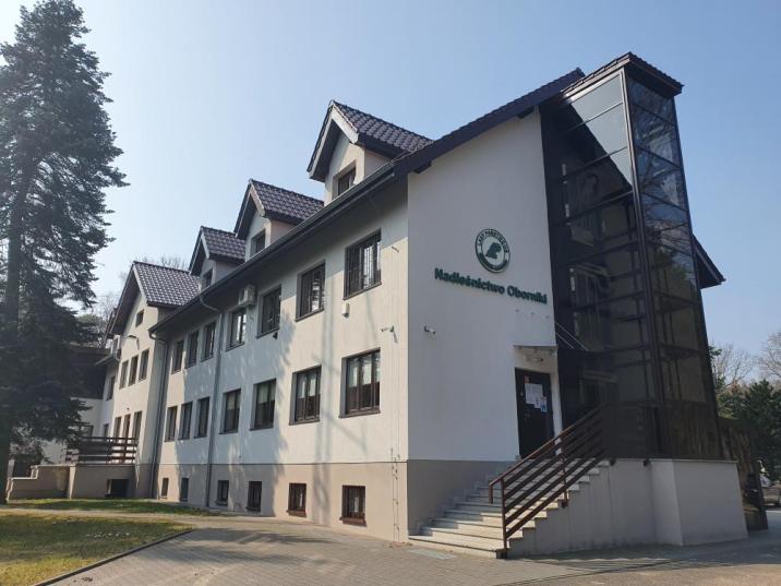 Budynek Nadleśnictwa Oborniki z nowowybudowaną windą